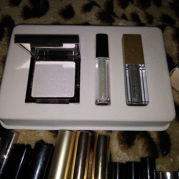 Makeup Bundle - Picture 3 of 4